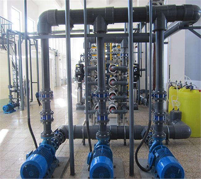 成都水處理設(shè)備的主要特點及應(yīng)用領(lǐng)域是什么？