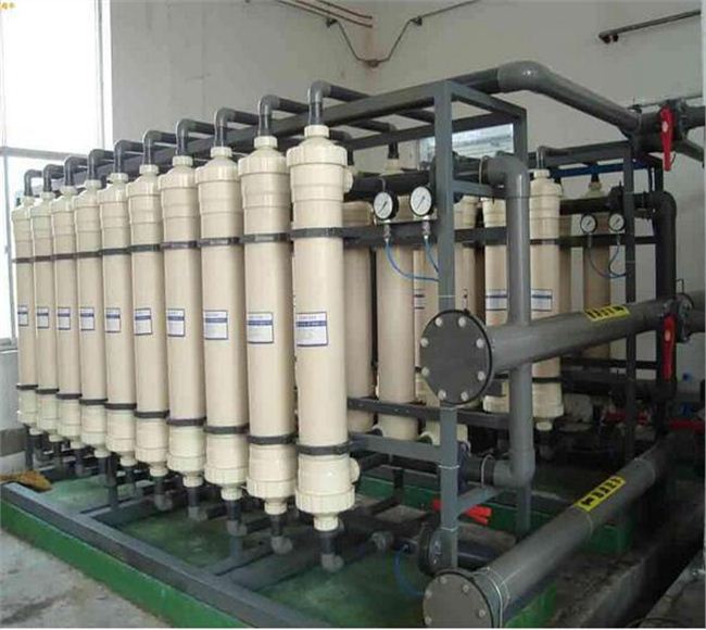 成都水處理設(shè)備公司淺析大型純凈水生產(chǎn)設(shè)備特點(diǎn)